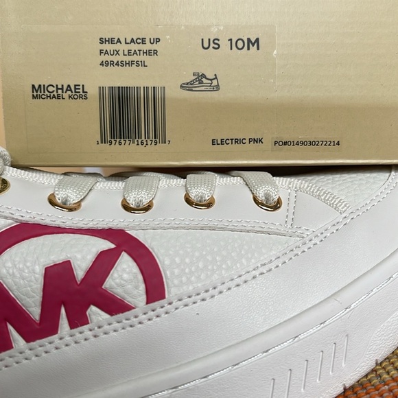 MICHAEL KORS SHEA LACE UP FAUX LEATHER
49R4SHFS1L
ELECTRIC PINK
Fashion Sneakers - Picture 15 of 16